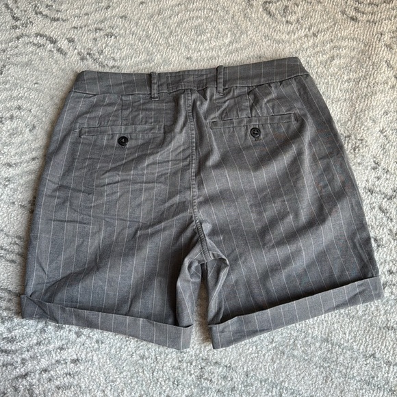 Abercrombie 5in Stretch Shorts - Picture 2 of 3